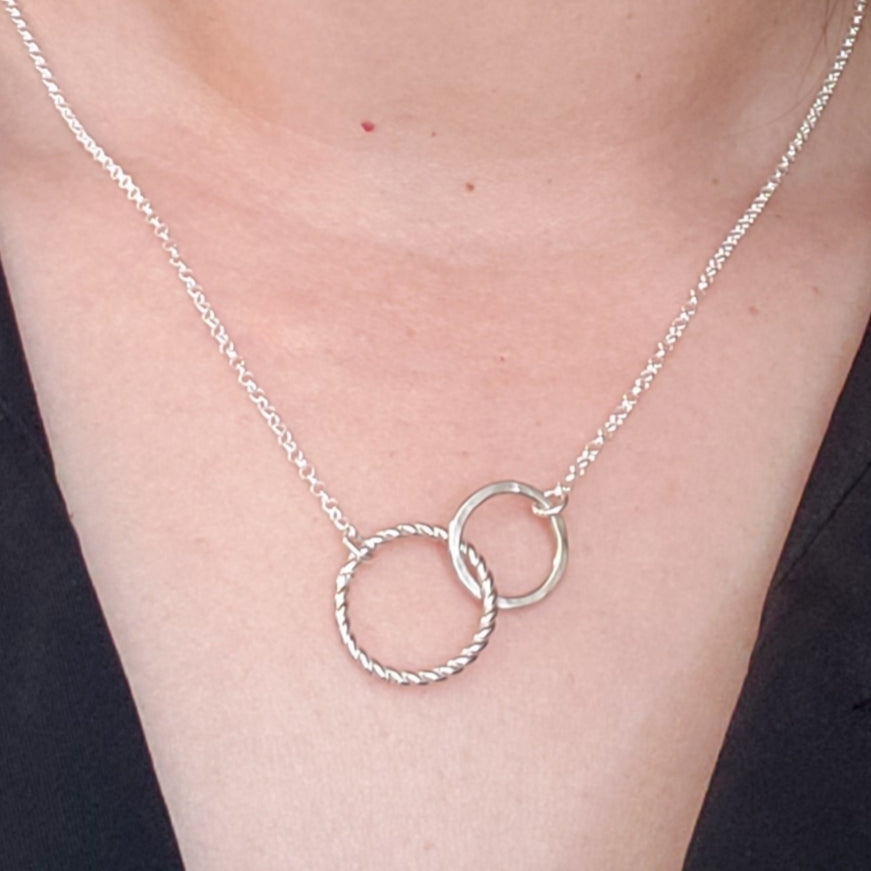 【TWICE着用】Interlink Circle Pave Necklace(925 Silver) Sterling Silver 925 CZ Pave Dancing Cross Circle Overlap